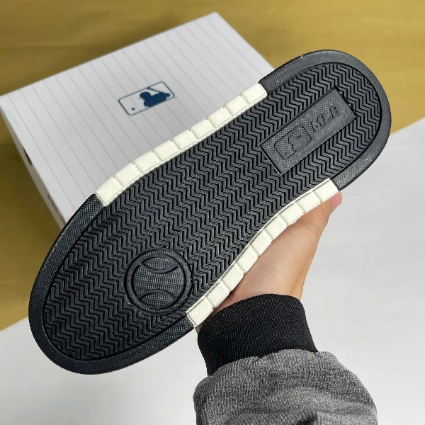 Giày MLB Chunky Liner Denim Pocket New York Yankees Black Trắng Đen - MLB ảnh 6 giày thể thao chất lượng