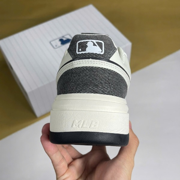 Giày MLB Chunky Liner Denim Pocket New York Yankees Black Trắng Đen - MLB ảnh 7 giày thể thao chất lượng