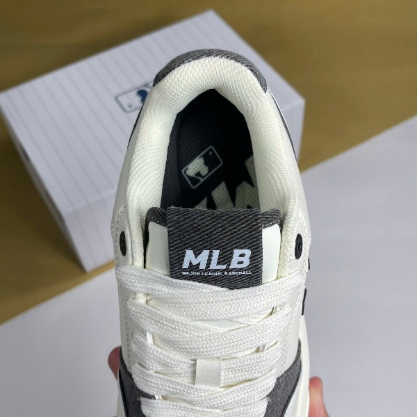 Giày MLB Chunky Liner Denim Pocket New York Yankees Black Trắng Đen - MLB ảnh 8 giày thể thao chất lượng