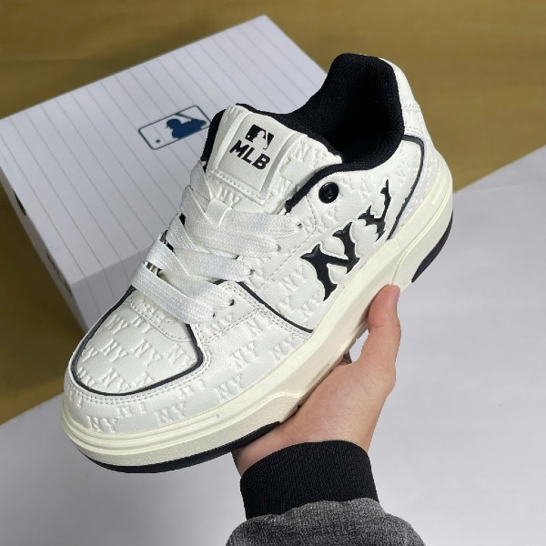 Giày Sneaker MLB Chunky Liner Denim Monogram NY Embo Mono White Black Kem Đen - MLB ảnh 3 giày thể thao chất lượng